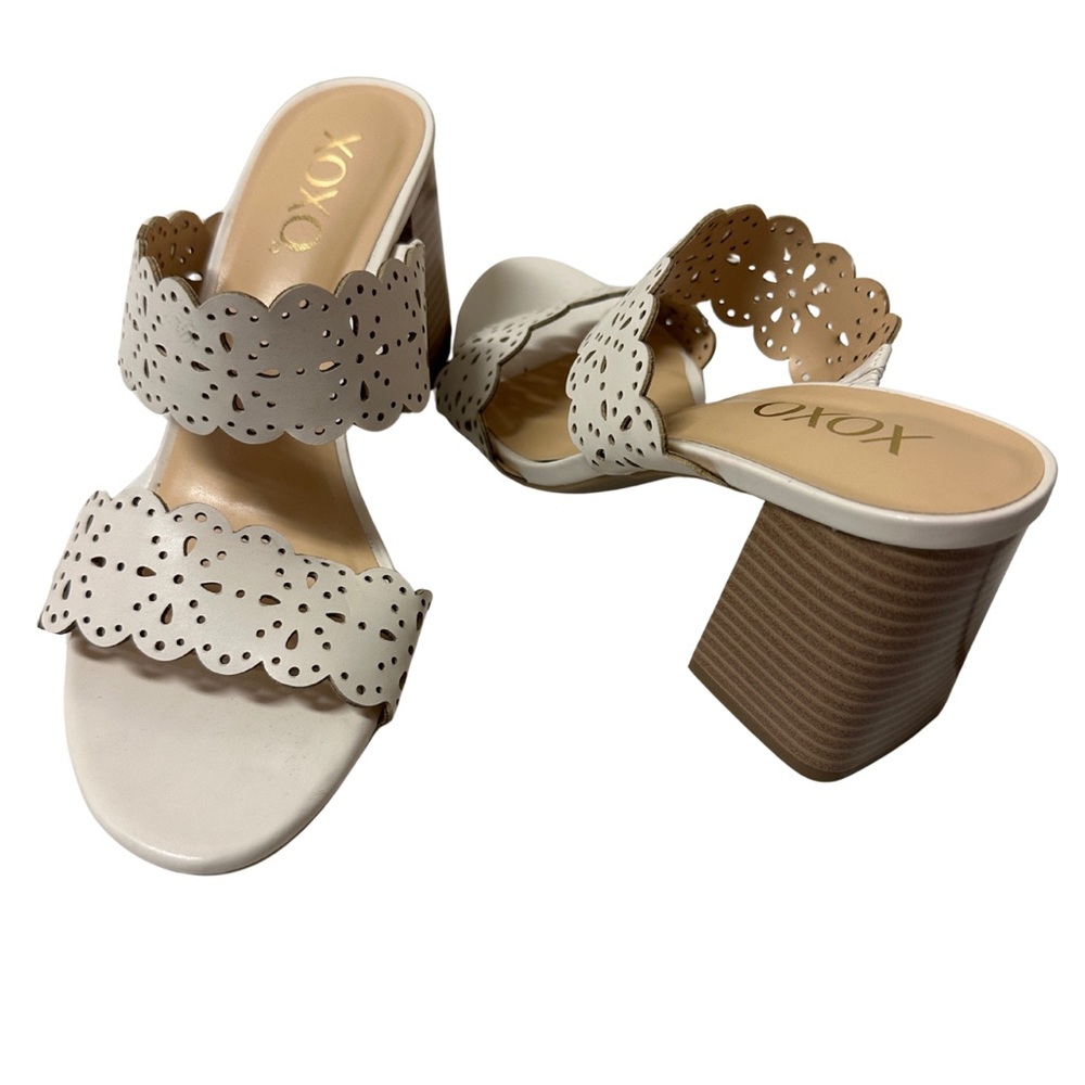 XOXO Cream Scalloped Heels NWOT
